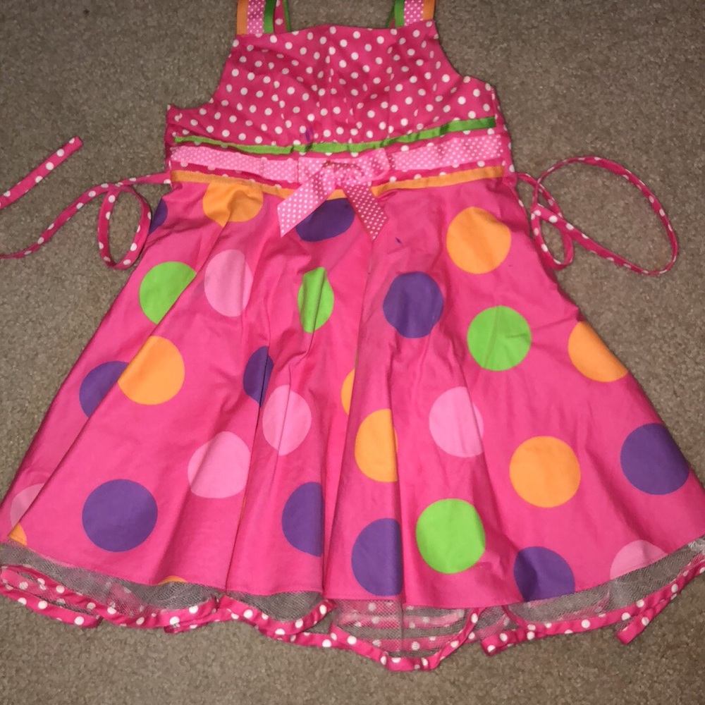 Cute dress.